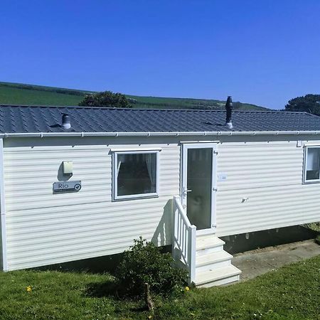 Large 4 Person Couples And Family Caravan In Newquay Bay Resort Exteriör bild