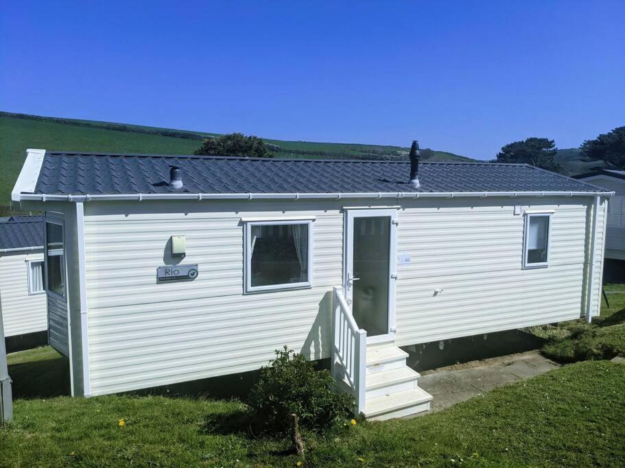 Large 4 Person Couples And Family Caravan In Newquay Bay Resort Exteriör bild
