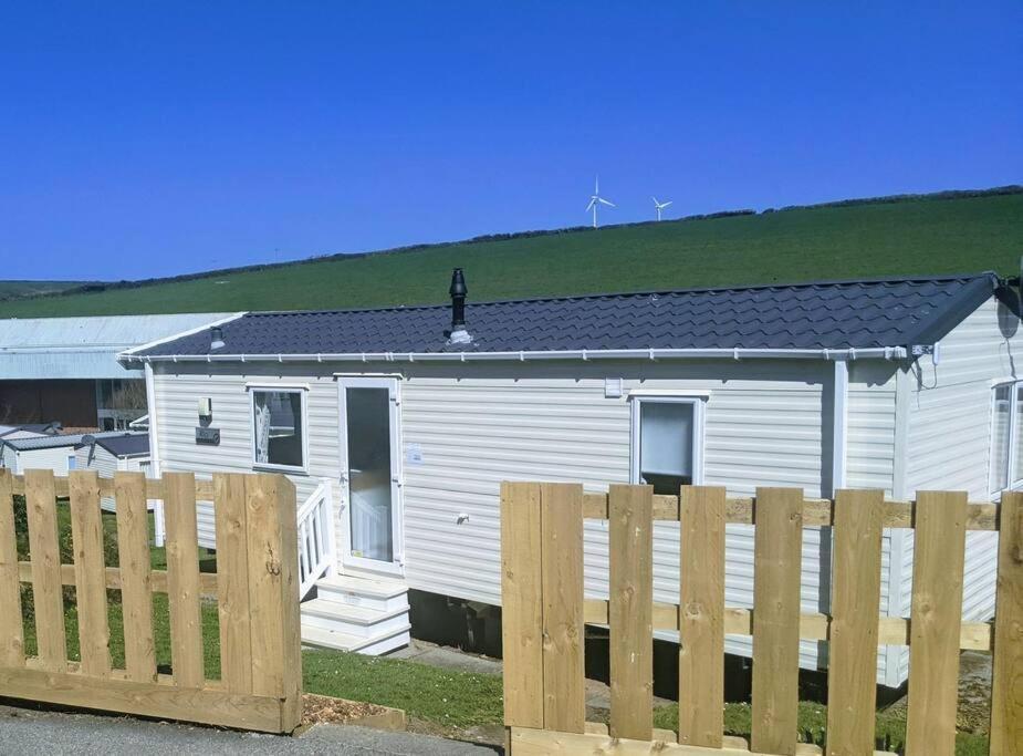 Large 4 Person Couples And Family Caravan In Newquay Bay Resort Exteriör bild