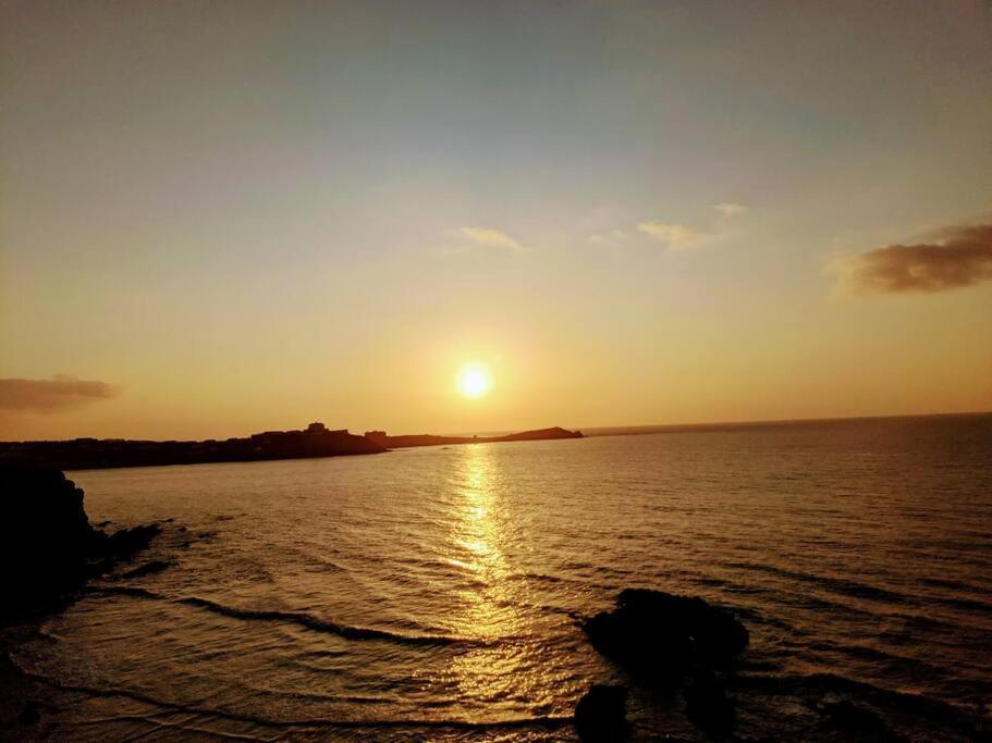 Large 4 Person Couples And Family Caravan In Newquay Bay Resort Exteriör bild