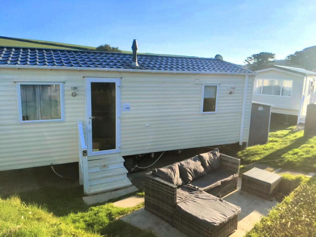 Large 4 Person Couples And Family Caravan In Newquay Bay Resort Exteriör bild
