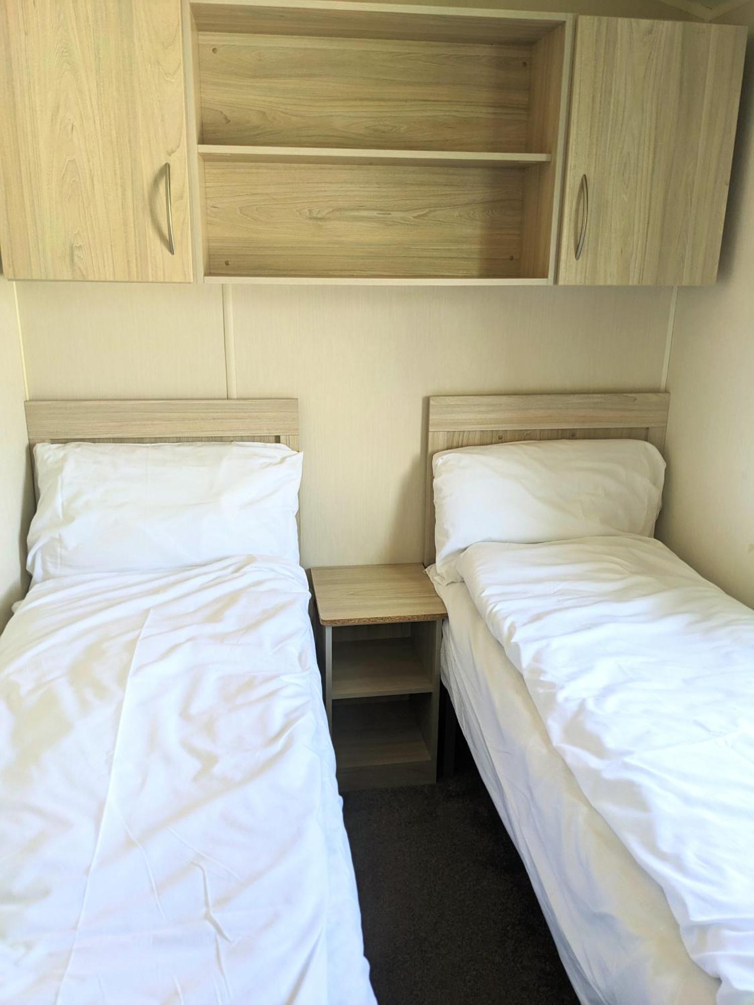 Large 4 Person Couples And Family Caravan In Newquay Bay Resort Exteriör bild