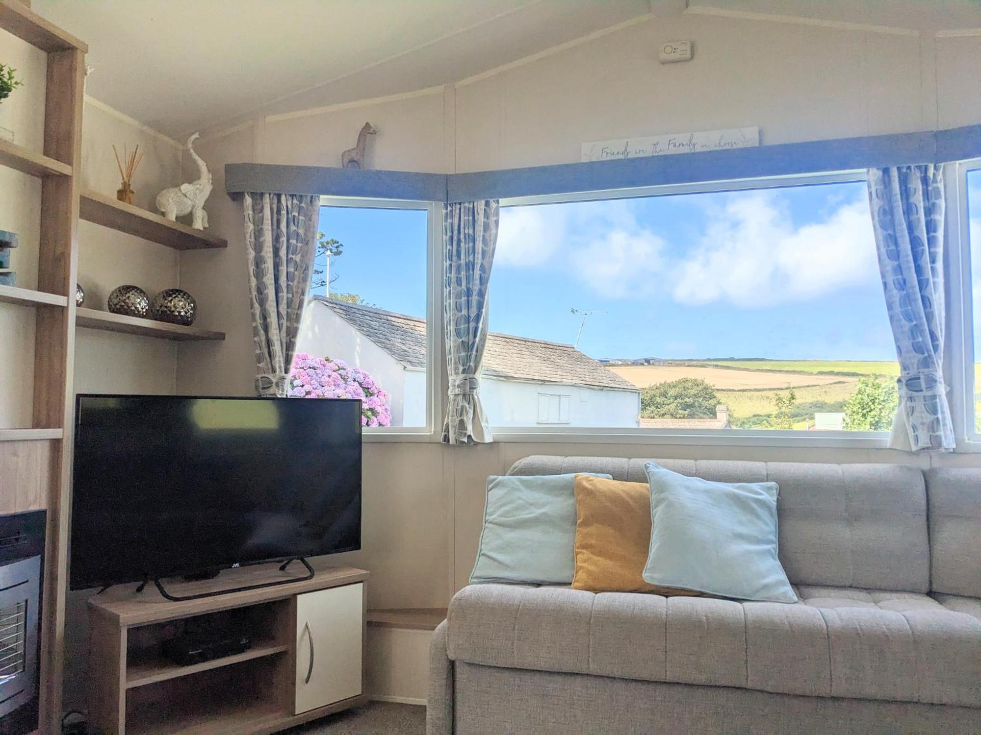 Large 4 Person Couples And Family Caravan In Newquay Bay Resort Exteriör bild